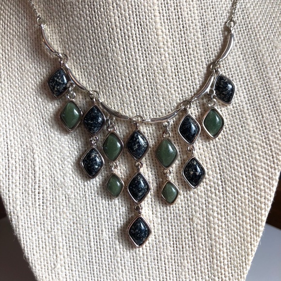 Jewelry - Silver blue and green dangle necklace